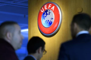 Uefa optužila Romu zbog dečaka koji skuplja lopte pored terena