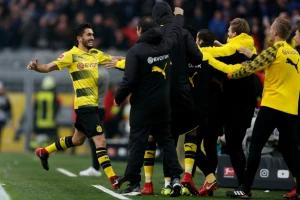 BL - Veliki DERBI i neviđena "ludnica", Dortmund ispustio 4:0!