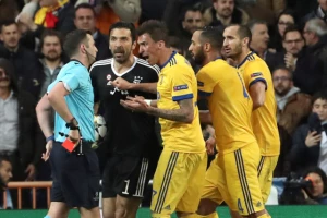 Novi problem, Italijani suspenduju Bufona?