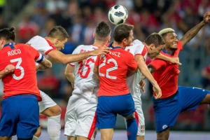 Svet se smeje Čileancu koji je promašio prazan gol protiv Srbije