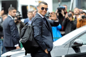Video dana - Ronaldo zaustavio autobus zbog uplakanog dečaka!