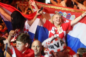 Na hiljade hrvatskih navijača stiže u Moskvu, ruska policija im zabranila da razviju džinovsku zastavu