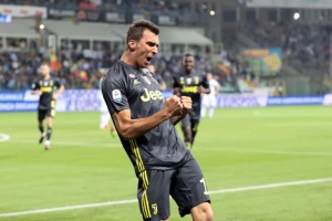 Šok na Apeninima, Mandžukić napušta Juve, ali ostaje u Italiji?!