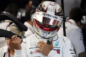 Hamilton rutinski do pobede u Singapuru