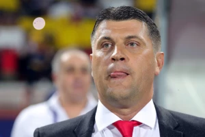 Miloje kombinovao sa sastavom, ovo je njegov večerašnji izbor