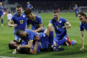 Rumuni skandirali "Kosovo je Srbija", meč bio prekinut 45 minuta
