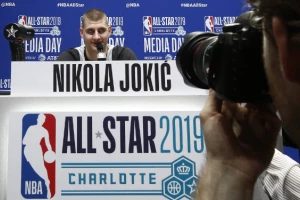 Jokić - Trojka levicom? Nema problema!