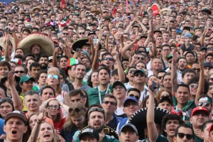 Horor scene na stadionu u Meksiku  - Ima i životno ugroženih!