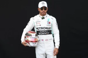 Hamilton: "Mercedes zaostaje za Ferarijem"