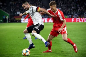 Korona je prošlost, Lazović ponovo na terenu