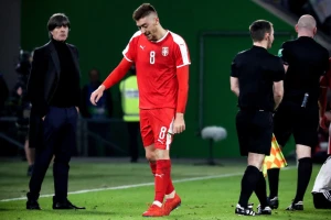 Urnebesno, Pavkov se popeo na stolicu i zapevao: "Ljubavi moja, tugoooo..."