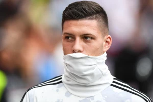 Maske na lice, ide Luka Jović!