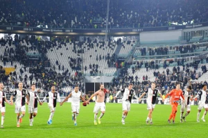 Tužna slika ispred Juventusovog stadiona pred ''Derbi Italije''