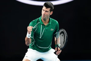 Novak na koti 900!