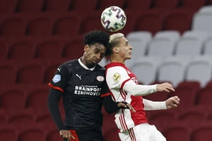 Ajaks odbranio prvo mesto, Tadić asistent, PSV prokockao dva gola viška!