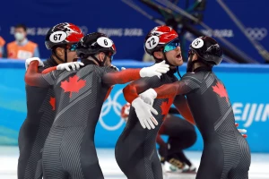  Štafeti Kanade zlato u brzom klizanju na 5000 metara na ZOI