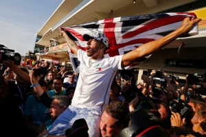 Hamilton i Botas na testiranjima na Silverstonu