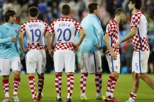 Reprezentativci Hrvatske stigli u Zagreb, doček na aerodromu!