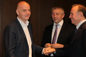 Infantino se baš obradovao susretu sa Kokezom!