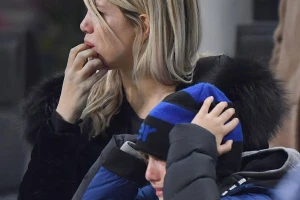 Skandal navijača Intera, kamenjem na Vandu Naru i decu!
