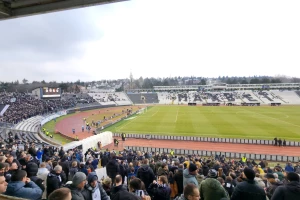 Partizan pred više hiljada navijača počeo proleće, minut ćutanja na početku