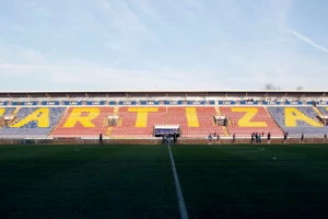 Četiri godine ranije - Partizan slavi titulu, a tribine sablasno prazne...