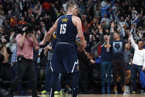 Jokić kao konjica, stigao u poslednjoj sekundi da okrene bitku! Izraz lica Dončića sve govori!