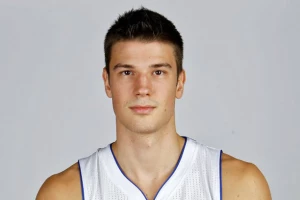 Pistonsi "vejvovali" Srbina!