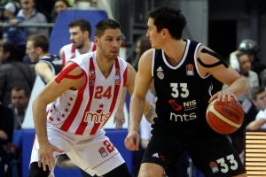 Navijači, čujete li glas igrača: ''STOP pirotehnici!''