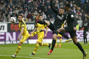 BL - Jović prekinuo seriju pobeda Dortmunda, težak udarac za Bajern!