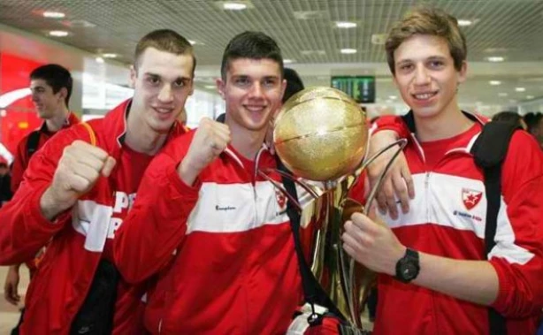 kkcrvenazvezda.rs