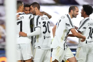 Pirlo već razapet, šta je potrebno Juventusu? Klub radi na par pojačanja, Ronaldo bocnuo Sarija!