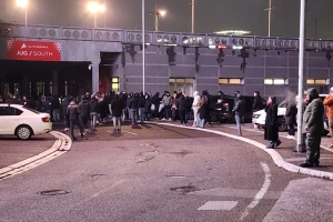 UŽIVO - Prvi trening posle Željkove ostavke! Stižu igrači, ograde su ispred hale, policija patrolira...