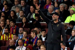 Dvojac propušta Barsu, ko pomaže Maneu napred?