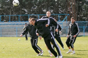 Prekidi obeležili prvi trening