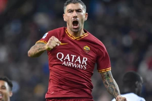 U Romi sve prođe, samo Kolarov nikad! Džabe i pojačanje iz Barse...