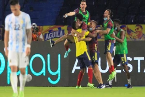 Autogol Argentinaca u Kolumbiji, Nejmaru prija Paragvaj