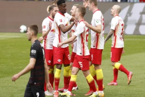 Lajpcig ne odustaje od titule, Štutgart u velikoj krizi