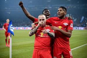 Strašni Lajpcig razbio Šalke u Gelzenkirhenu, košmarni dan za Srbe u Bundesligi!