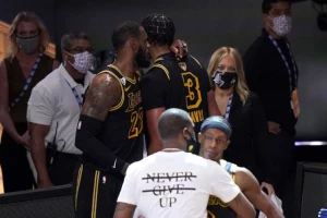 Desetkovani Majami bez šanse, LeBron i Dejvis vode Lejkerse ka novoj tituli!