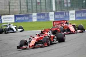 F1 - Lekleru pol pozicija u Singapuru