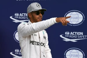 Hamilton traži odgovore od Mercedesa posle kvara motora!