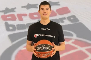 Stigao kući - Luka se pohvalio slikom sa aerodroma