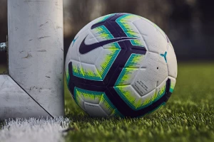 Igrao za Liverpul, Juventus, PSŽ - "Nomad" okačio kopačke o klin!