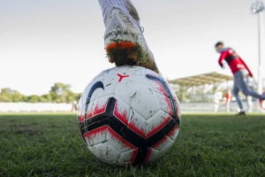 OLS - Zvezda iz penala u 90. minutu izbegla poraz u Novom Sadu