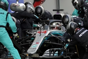 F1 - Mersedes dominira, Hamilton otkrio Ferarijevu slabost!