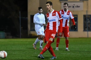 Potpis pred derbi - Zvezda vezala talentovanog vezistu