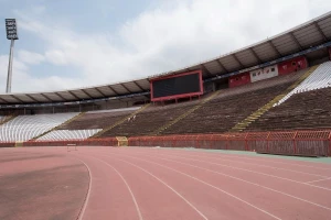 Zvezda umiva stadion - 'Niču' stolice na jugu