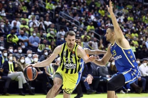  Fener poveo u polufinalnoj seriji, Darušafaka potučena do nogu