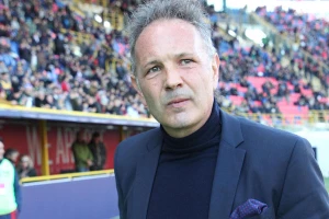 Naklon lave, pogledajte trenutak za istoriju, dame i gospodo, heroj Siniša Mihajlović na klupi!